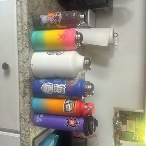 Assorted Hydro flasks, which includes two non-Hydro flask brand